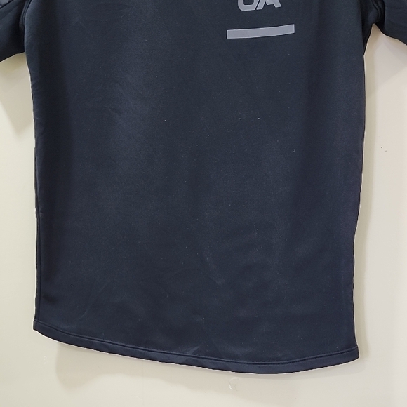 Under Armour Men's Black and Gray Rash Guard - Picture 7 of 12